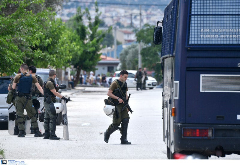 Εφοδος της ΕΛ.ΑΣ. σε καταυλισμό Ρομά για να βρεθεί ο δράστης που ευθύνεται για τον θάνατο του μικρού μαθητή (εικόνες)